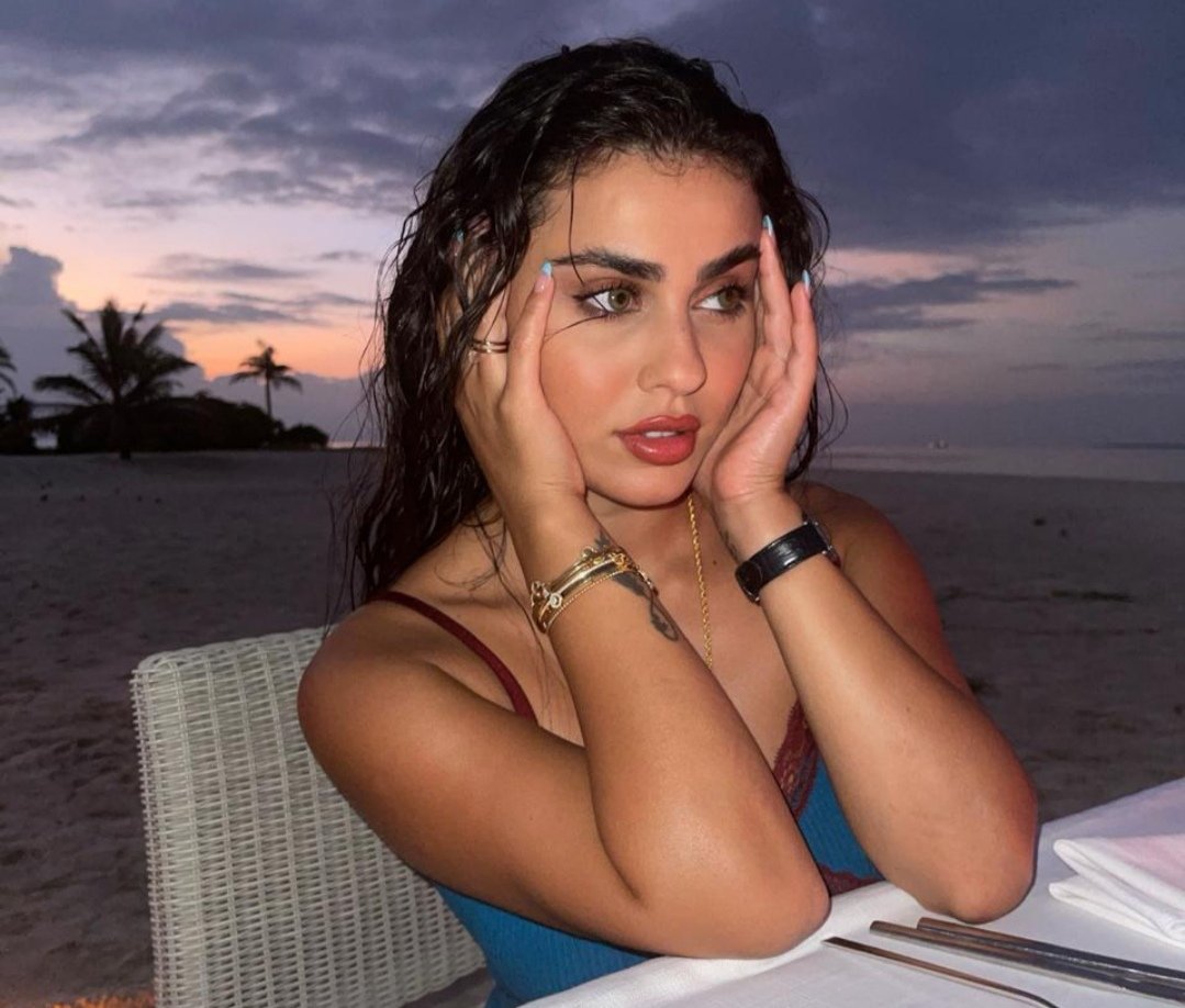 البلوجر YOUMI تحتفل بعيد ميلادها في جزر المالديف - صورة مميزة صورة مميزة: البلوجر YOUMI تحتفل بعيد ميلادها في جزر المالديف
