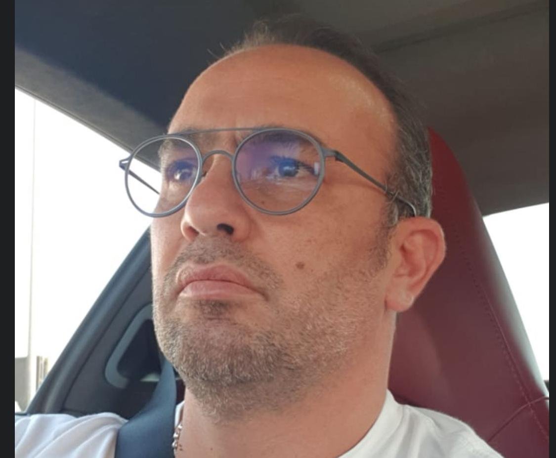 رجل الأعمال داني ياغي رائد في مجال تجارة الساعات - صورة مميزة صورة مميزة: رجل الأعمال داني ياغي رائد في مجال تجارة الساعات