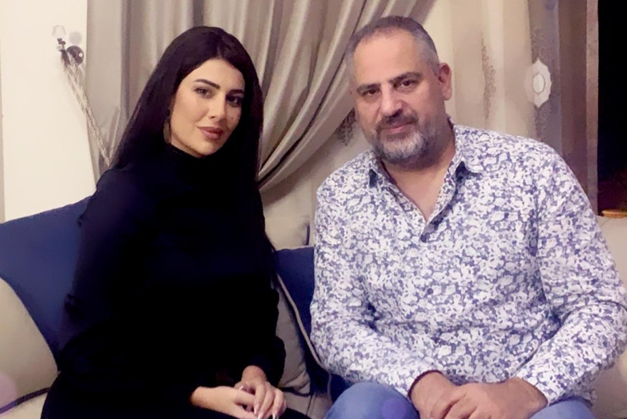 الممثلة غنوة محمود ضيفة الاعلامي زكريا فحام ومفاجأة غير متوقعة و إقتحام منزلها ، وما سبب بُكائها ؟ وللمرة الاولى تغني أمام الكاميرا - صورة مميزة صورة مميزة: الممثلة غنوة محمود ضيفة الاعلامي زكريا فحام ومفاجأة غير متوقعة و إقتحام منزلها ، وما سبب بُكائها ؟ وللمرة الاولى تغني أمام الكاميرا
