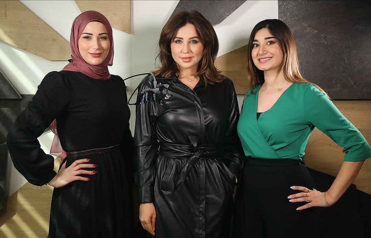 صورة مميزة: خبيرة التاتو هدى داغر تستضيف الإعلامية رابعة الزيات في مركزها