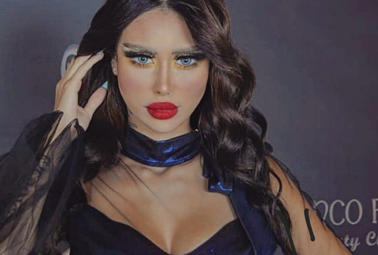 أطلقت جورجينا درويش فلتر جديد عبر الانستغرام تحت اسم GD وهو فلتر يعطي رونقاً ولامعاً للوجه بطريقة طبيعية . - صورة مميزة صورة مميزة: أطلقت جورجينا درويش فلتر جديد عبر الانستغرام تحت اسم GD وهو فلتر يعطي رونقاً ولامعاً للوجه بطريقة طبيعية .