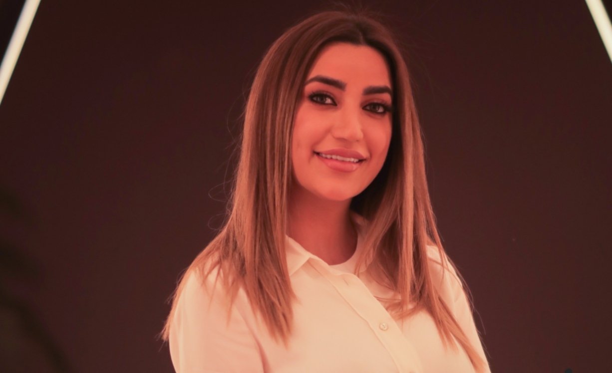 صورة مميزة: نجمة تيك توك لمى شريف تطلق عبر جلسات وايت بس