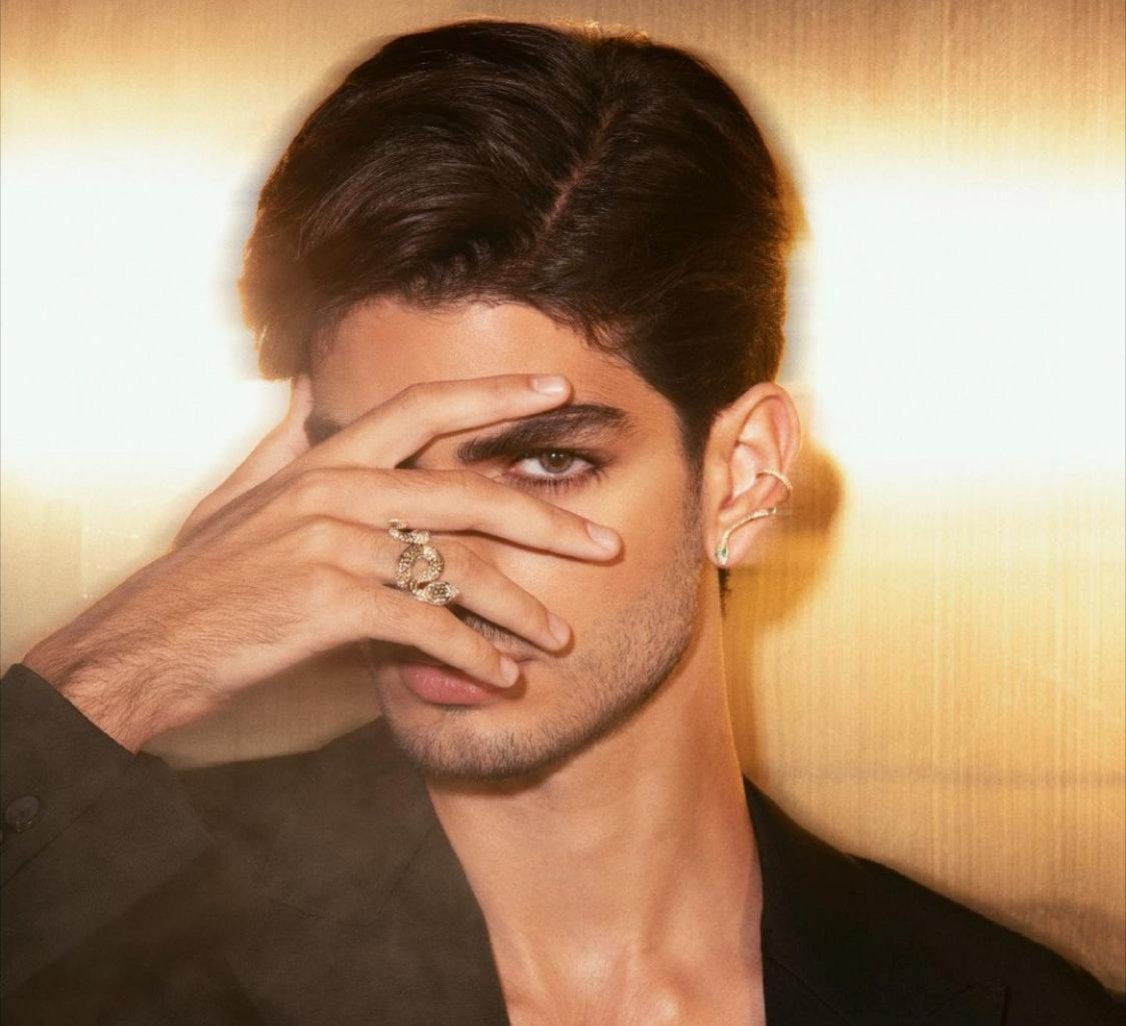 في عيد ميلاده.. عارض الأزياء أوسكار Oscar Kraye يشارك المتابعين جديدة - صورة مميزة صورة مميزة: في عيد ميلاده.. عارض الأزياء أوسكار Oscar Kraye يشارك المتابعين جديدة
