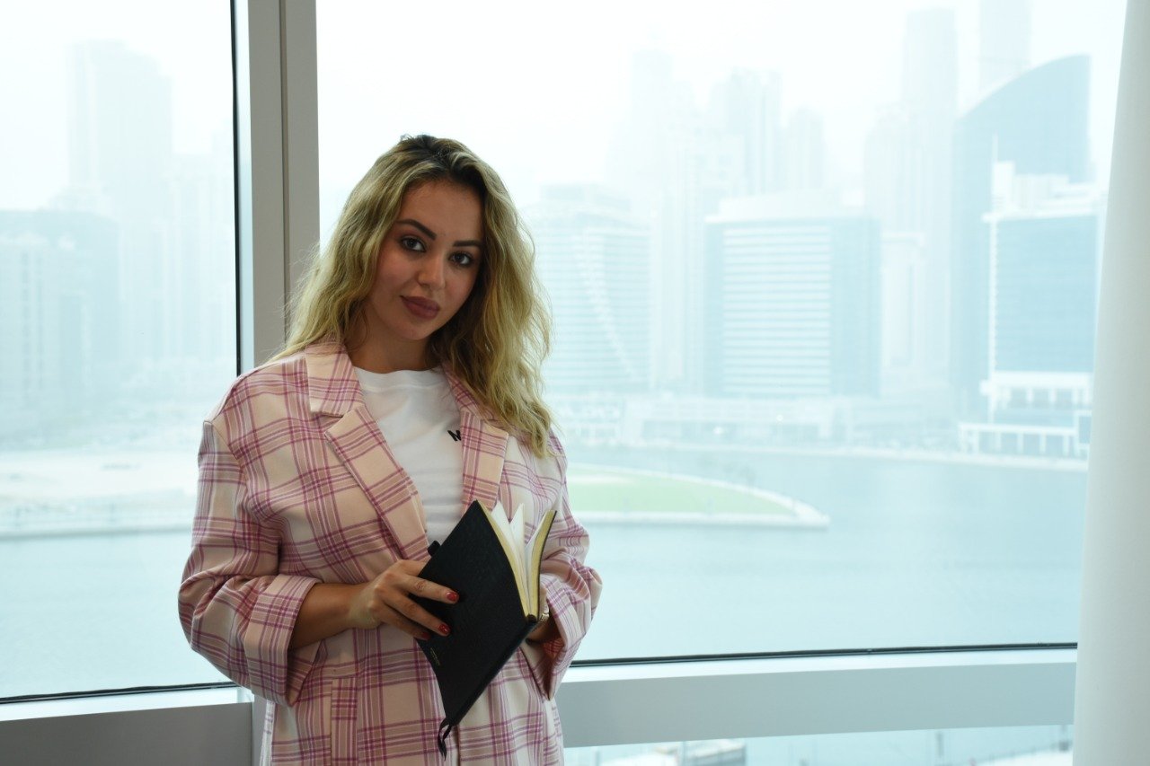 صورة مميزة: سيدة الأعمال أية حداد مؤثرة في عالم الموضة والأزياء والسفر