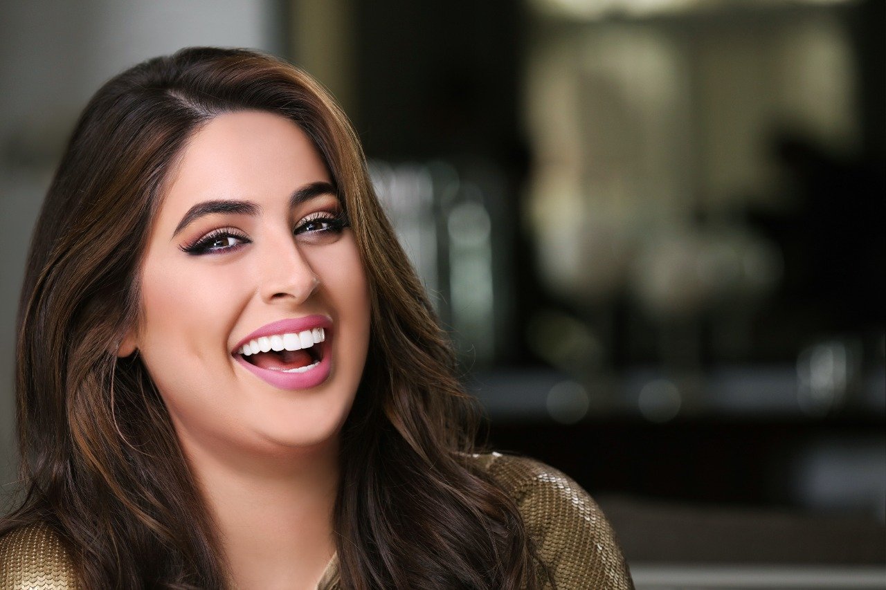 صورة مميزة: ما سر الابتسامة الأرنبية التي اعادت تعريف مفاهيم الجمال