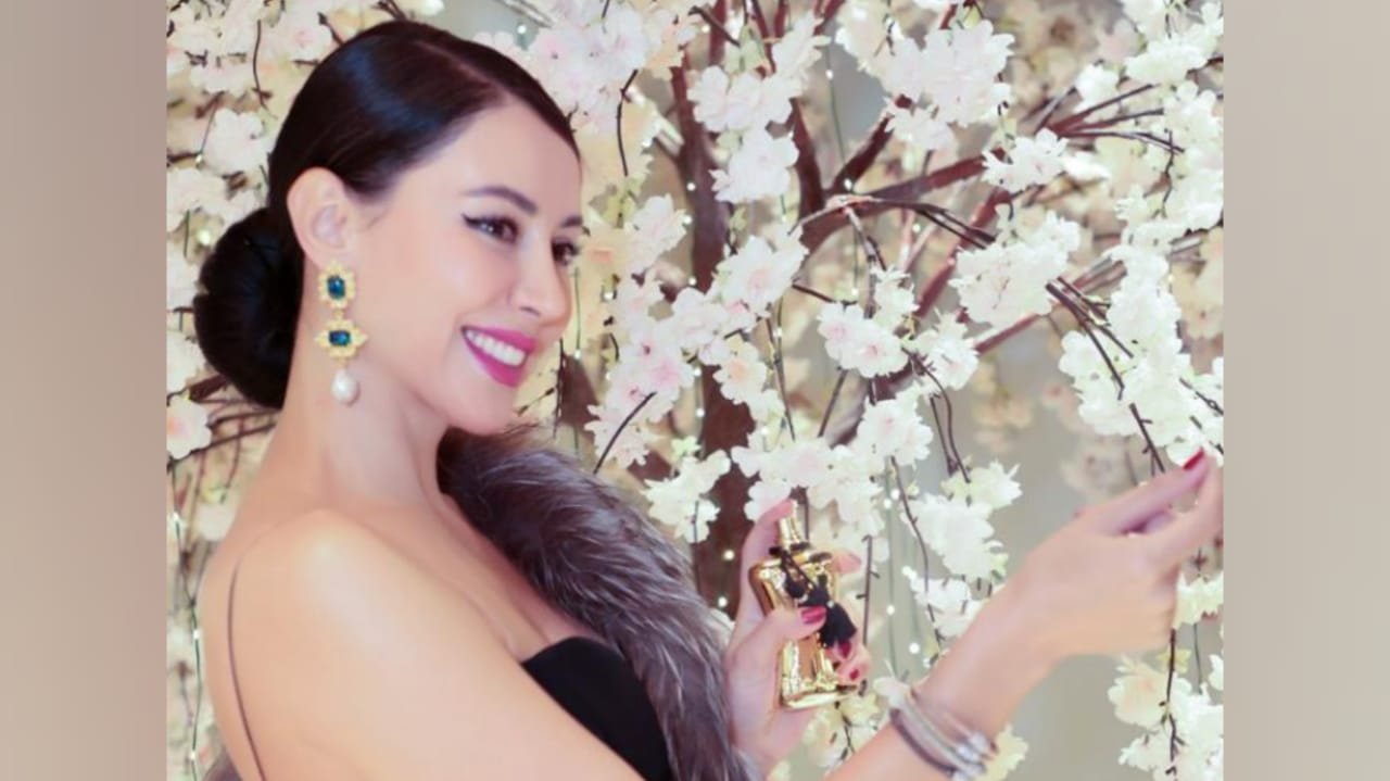 صورة مميزة: Supermodel Nesrin Sanad Mesmerizes Her Audience Attention