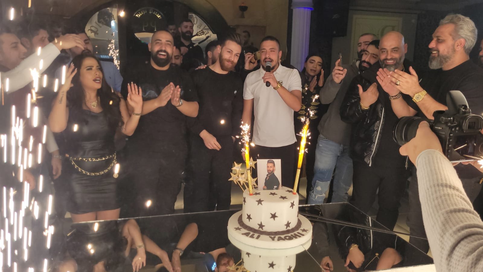 وائل ابو بكر يحتفل بعيد ميلاده وسط الأحبة مهند وسارة يشعلان السهرة - صورة مميزة صورة مميزة: وائل ابو بكر يحتفل بعيد ميلاده وسط الأحبة مهند وسارة يشعلان السهرة