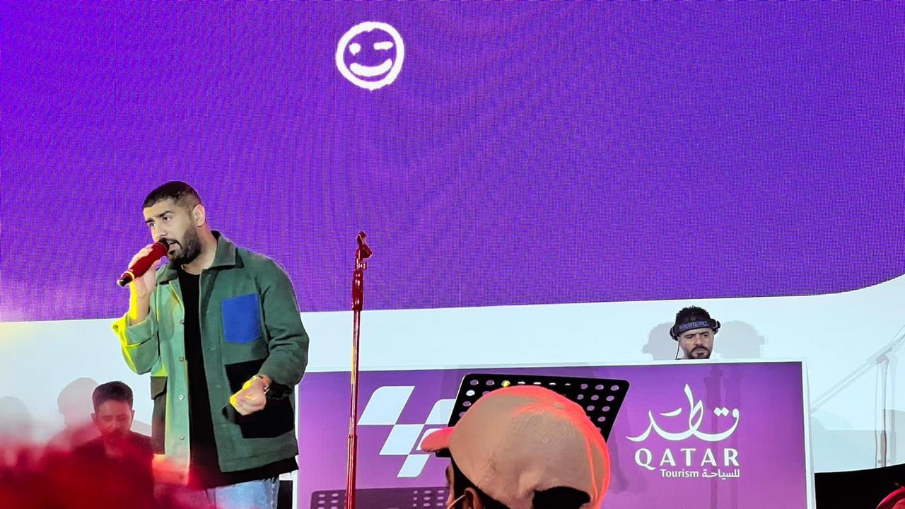 صورة مميزة: أحيا بدر الشعيبي الحفل الختامي لبطولة موتو جي بي العالمية ل 2022