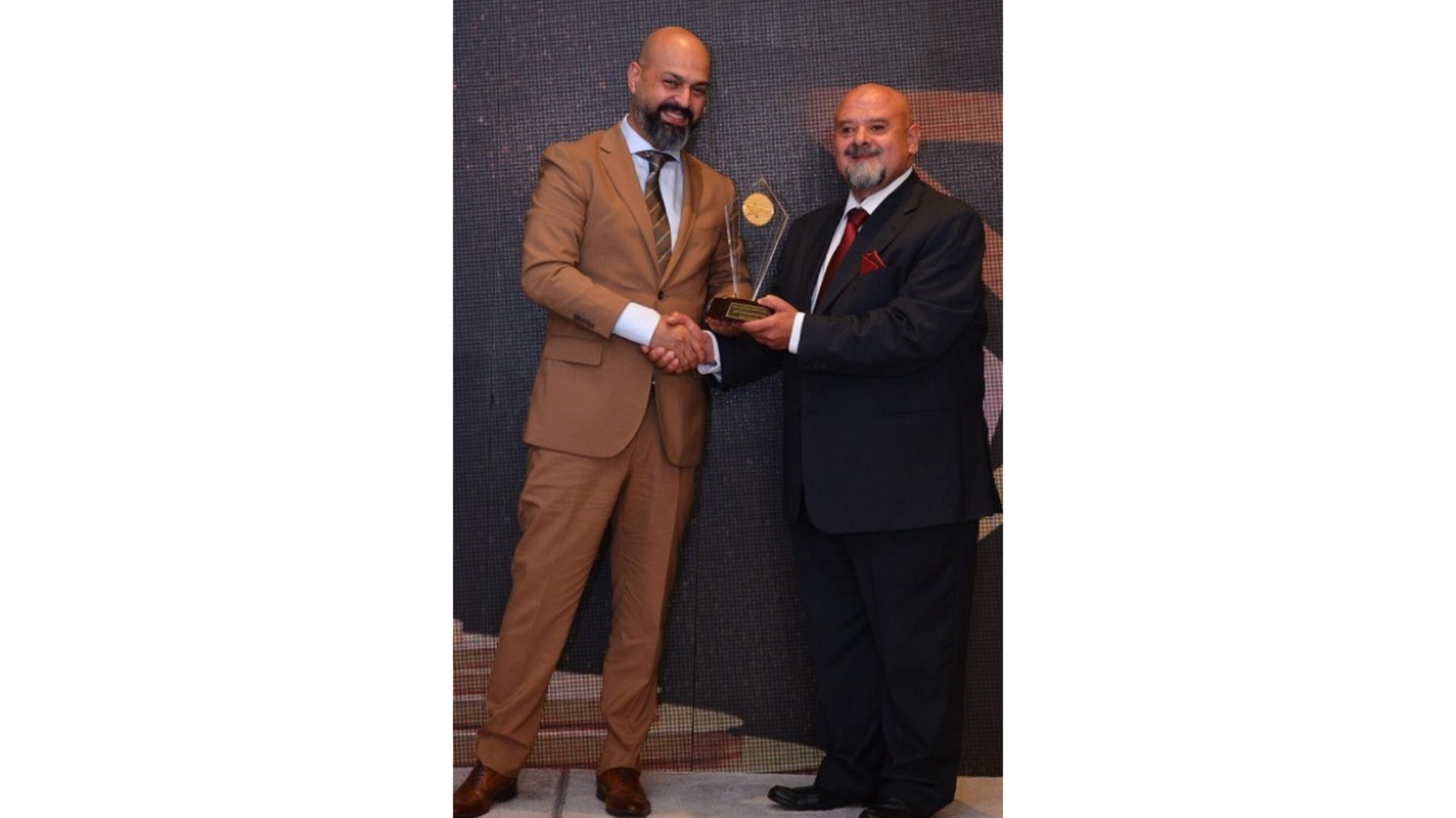 مهرجان AFDAL الدولي يقدم جائزة أفضل شركة إنتاج عربية لشركة إيبلا الدولية للإنتاج الفني - صورة مميزة صورة مميزة: مهرجان AFDAL الدولي يقدم جائزة أفضل شركة إنتاج عربية لشركة إيبلا الدولية للإنتاج الفني