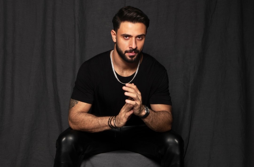 صورة مميزة: النجم كريم نور يخطف الأنظار في سوريا