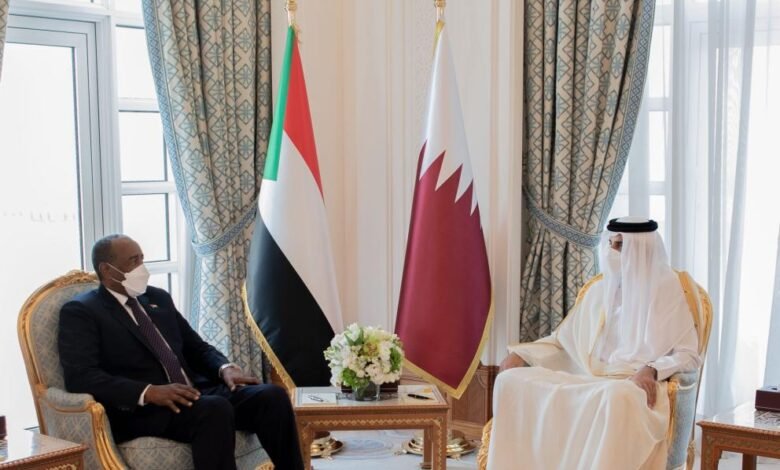 بن حمد والبرهان يبحثان تعزيز العلاقات وقضايا مشتركة