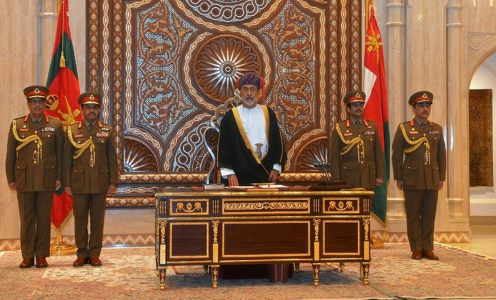 سلطان عُمان يصدق على موازنة 2023 بعجز 3.3 مليارات دولار