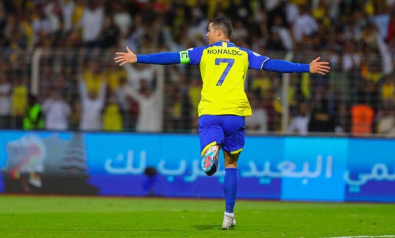 Photo of رونالدو يسجل رباعية ويقود النصر لصدارة الدوري السعودي