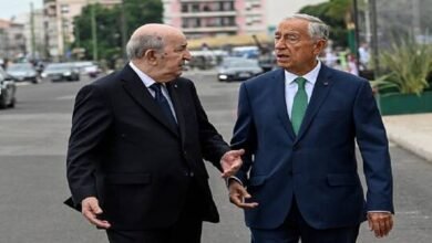 صورة توضيحية - الرئيس الجزائري يمنح وسام برتبة أثير لنظيره البرتغالي