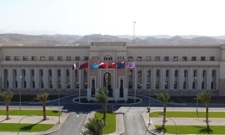 وفد عسكري هندي يزور مركز الأمن البحري العماني