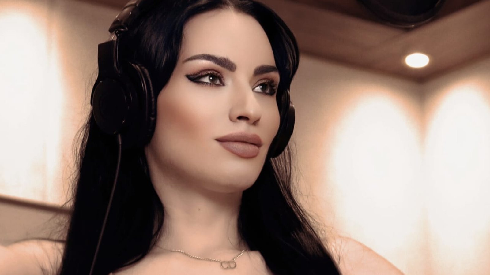 أريج تناري تستعد لإطلاق أغنيتها الجديدة “كعبي عالي” - صورة مميزة صورة مميزة: أريج تناري تستعد لإطلاق أغنيتها الجديدة “كعبي عالي”