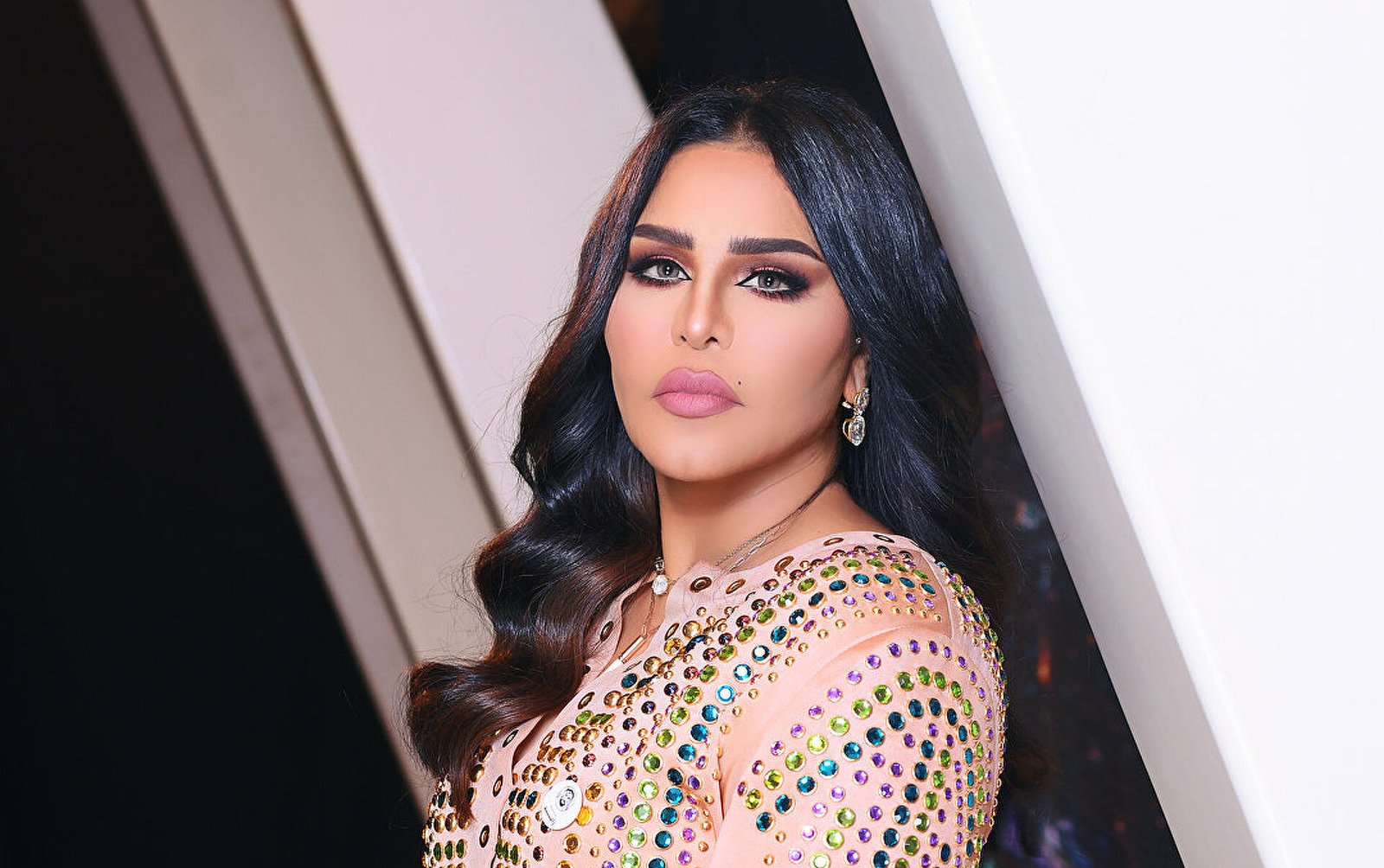 أحلام الشامسي تُفاجئ المتابعين برد طريف حول شراء ليونيل ميسي - صورة مميزة صورة مميزة: أحلام الشامسي تُفاجئ المتابعين برد طريف حول شراء ليونيل ميسي
