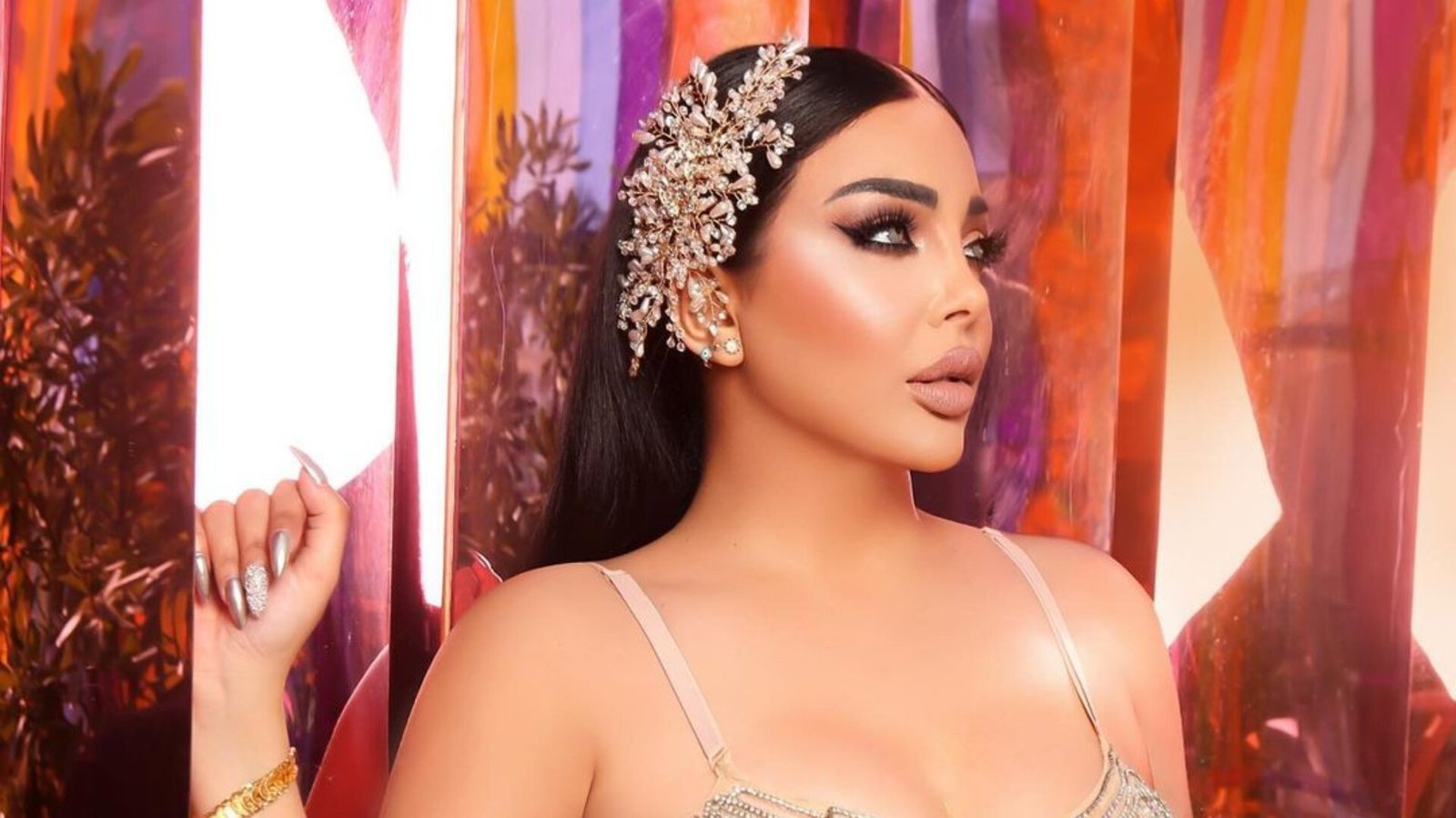 بإطلالة جريئةرولا يموت تحتفل بعيد ميلادها - صورة مميزة صورة مميزة: بإطلالة جريئةرولا يموت تحتفل بعيد ميلادها