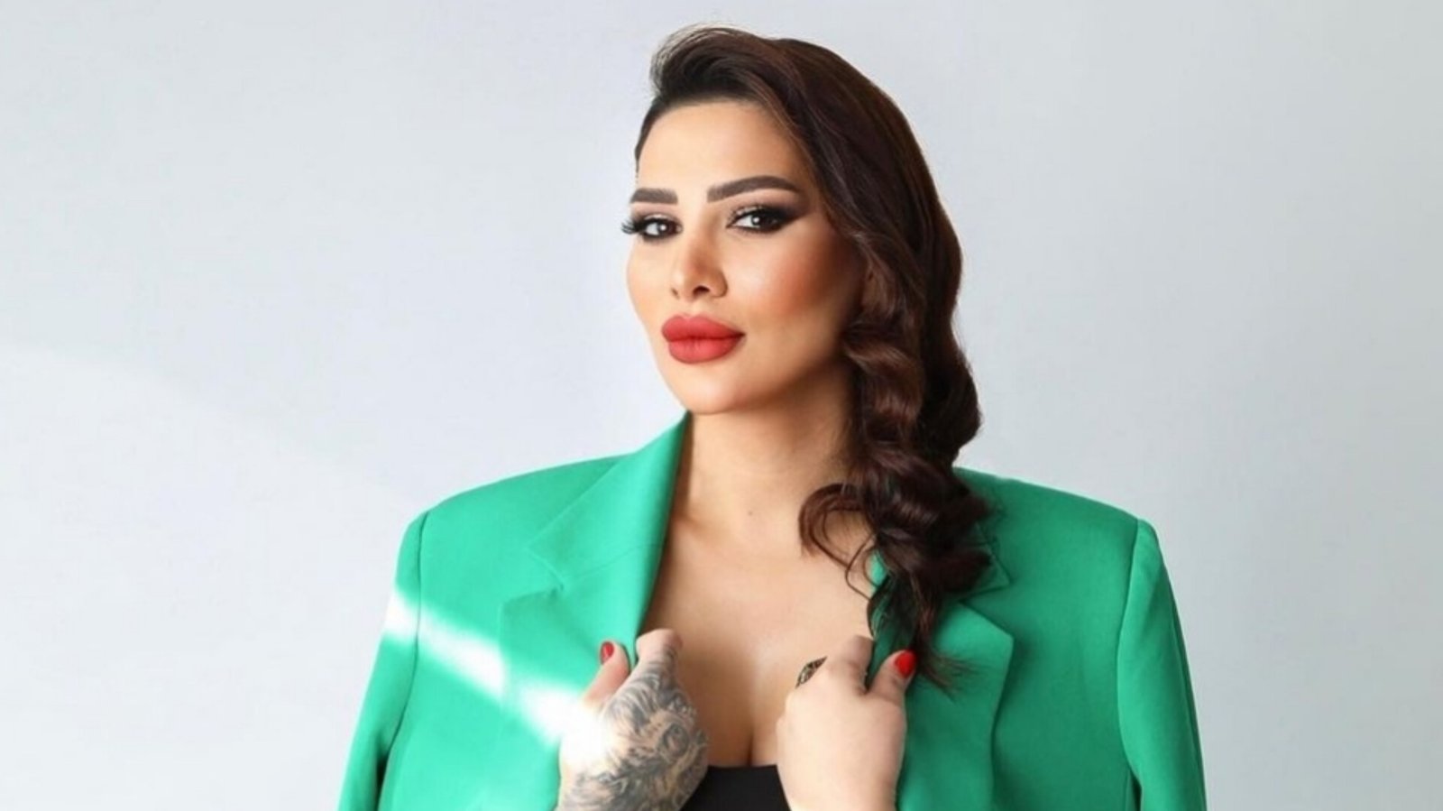 جنون الأنا كتاب من توقيع سارة شعبان - صورة مميزة صورة مميزة: جنون الأنا كتاب من توقيع سارة شعبان