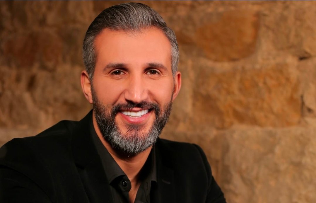 صورة مميزة: بعد نجاح أغنية ماجد المهندس وأغنية اليوم الوطني «يا إماراتي أيمن قميحة يغرد خارج المنافسة في «تعا خبيك» لرحمة رياض