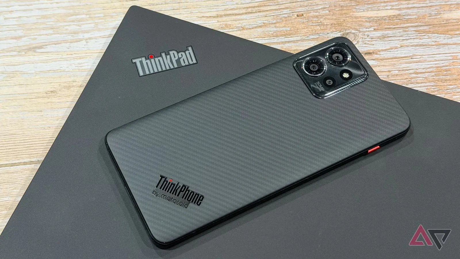 أفتقد هاتف Motorola ThinkPhone ولهذا السبب أنا متفائل بشأن ما سيأتي بعد ذلك - صورة مميزة صورة مميزة: أفتقد هاتف Motorola ThinkPhone ولهذا السبب أنا متفائل بشأن ما سيأتي بعد ذلك