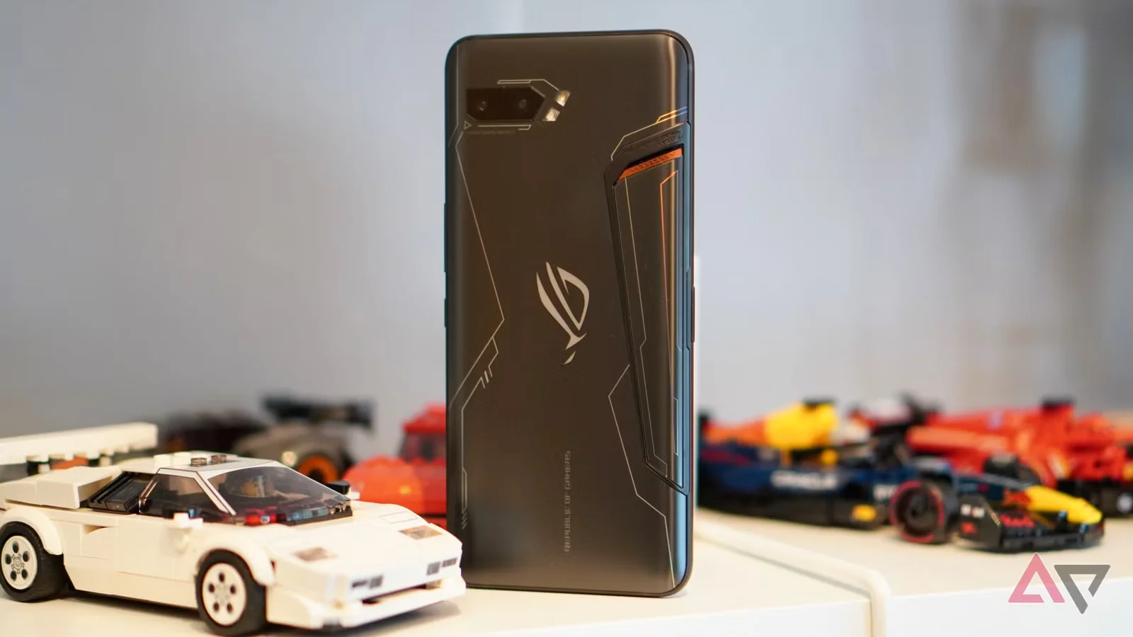 يقول رئيس شركة Asus إن الأمر انتهى من تصنيع الهواتف. هذا هو السبب في أنها أخبار سيئة - صورة مميزة صورة مميزة: يقول رئيس شركة Asus إن الأمر انتهى من تصنيع الهواتف. هذا هو السبب في أنها أخبار سيئة