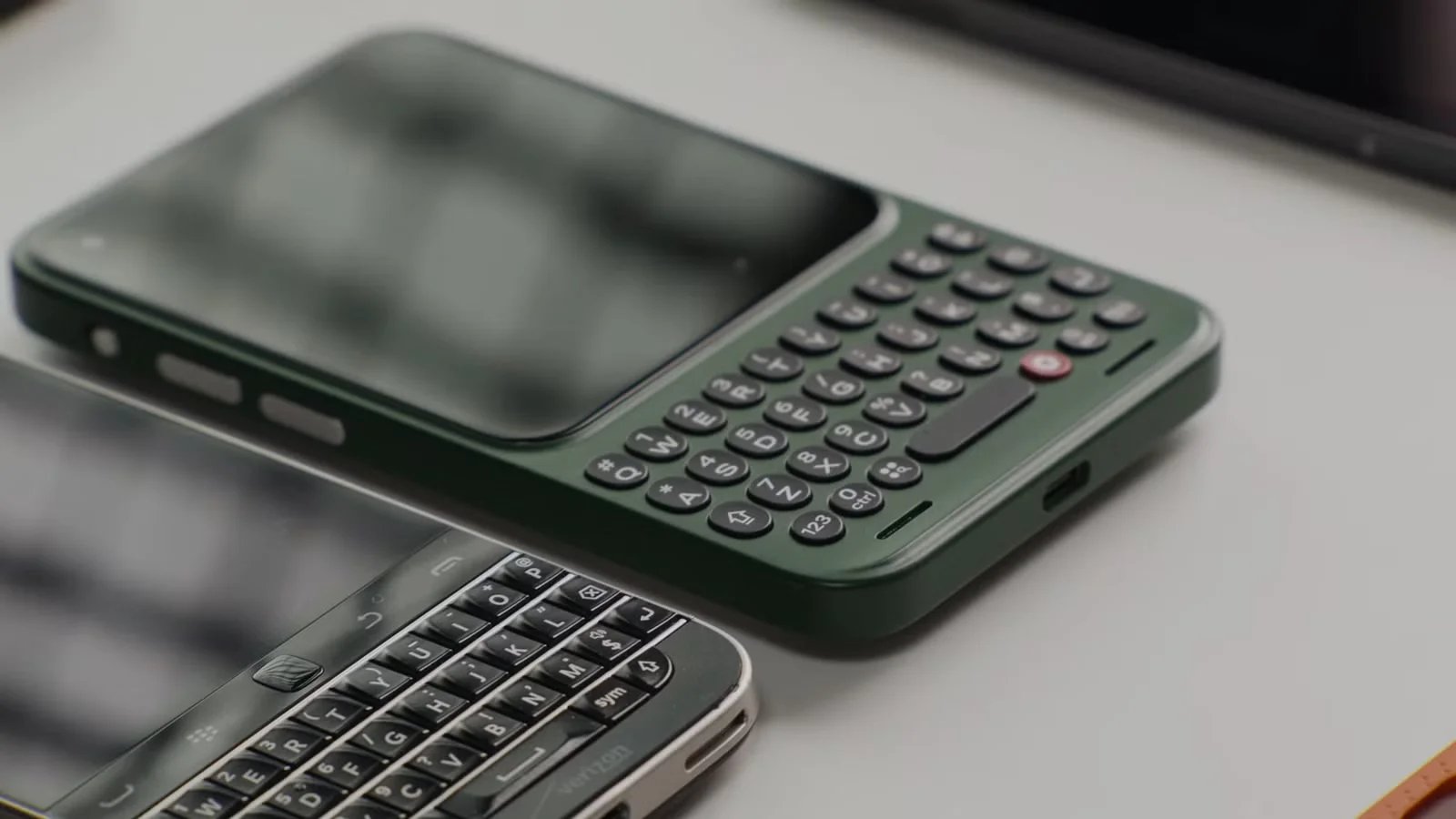صورة مميزة: يجمع Click Communicator بين وظيفة Blackberry الكلاسيكية وشكل الهاتف الذكي الحديث