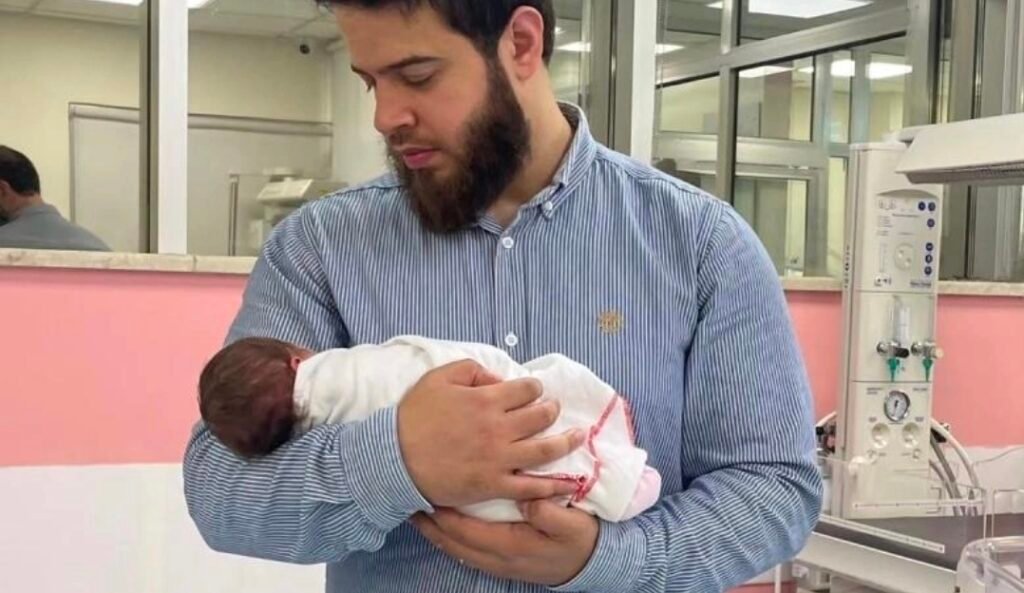 أدهم نابلسي يستقبل مولودته الثانية ويكشف عن اسمها