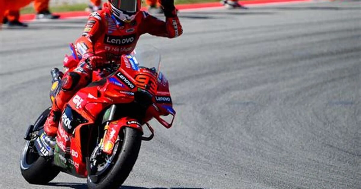 مارك ماركيز يكتسح أراغون ويشعل سباق MotoGP: فوز ثالث توالياً يقلص الفارق مع مارتن إلى 19 نقطة - صورة مميزة مارك ماركيز يكتسح أراغون ويشعل سباق MotoGP: فوز ثالث توالياً يقلص الفارق مع مارتن إلى 19 نقطة
