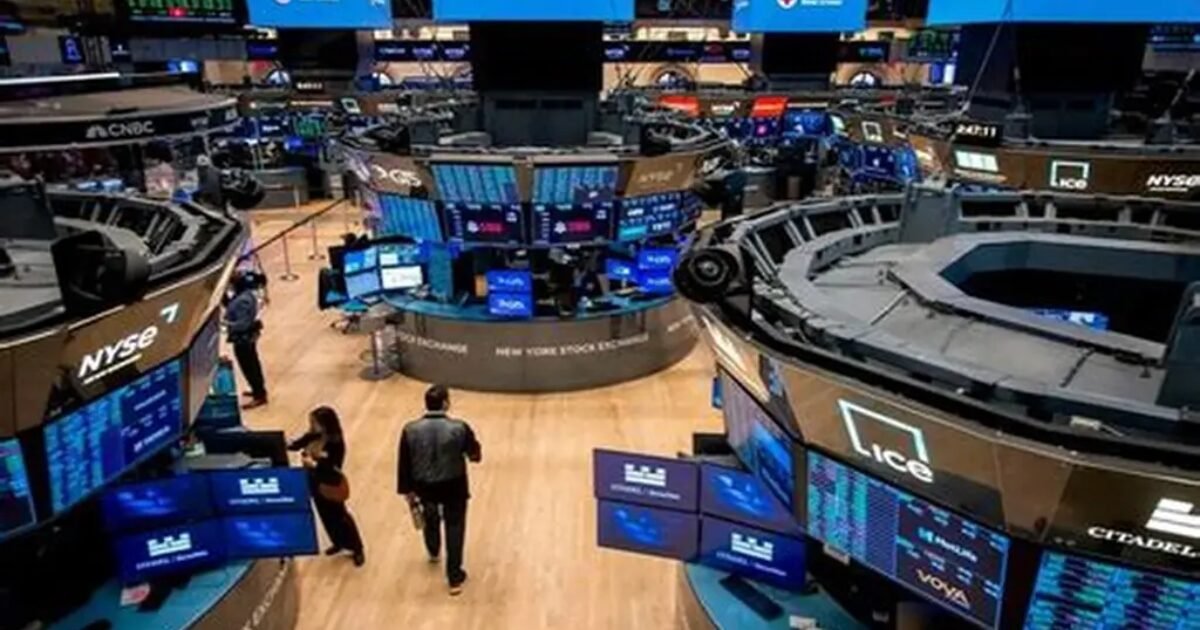 النفط والدولار في مرمى تأثير الفائدة ومخاطر مضيق هرمز - صورة مميزة صورة مميزة: النفط والدولار في مرمى تأثير الفائدة ومخاطر مضيق هرمز