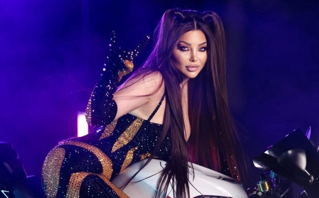 رولا يموت تكشف عن كليب ROLA POP بأربعة لوكات وعوالم بصرية - أرشيف غوغل وبينغ