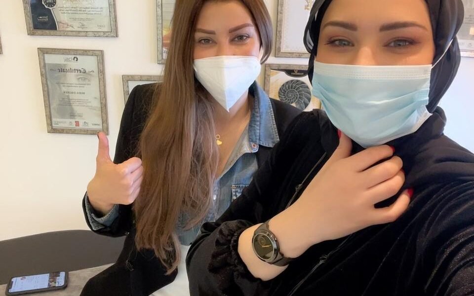 خبيرة التاتو هدى داغر تنشر ة جديدة مع الإعلامية كارلا حداد