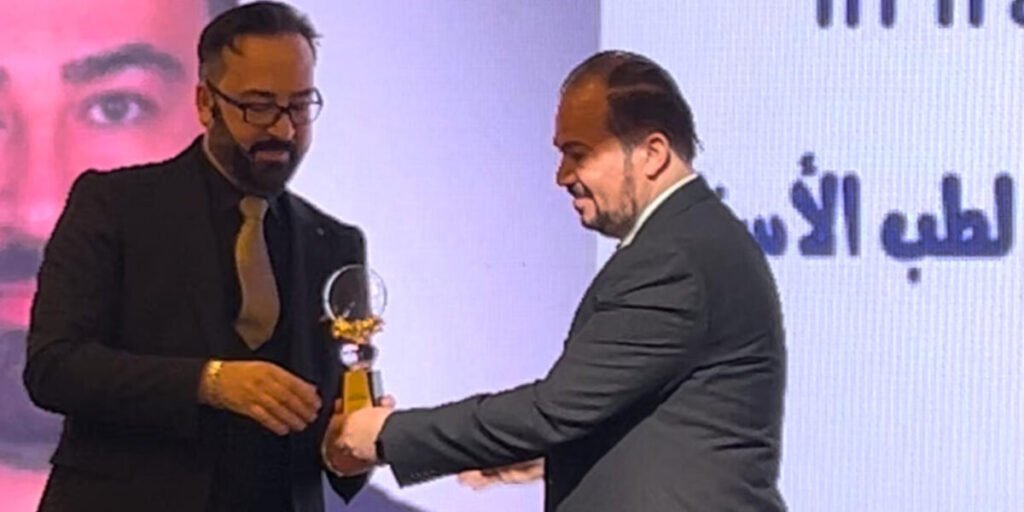 من هو سيف الشاكر؟