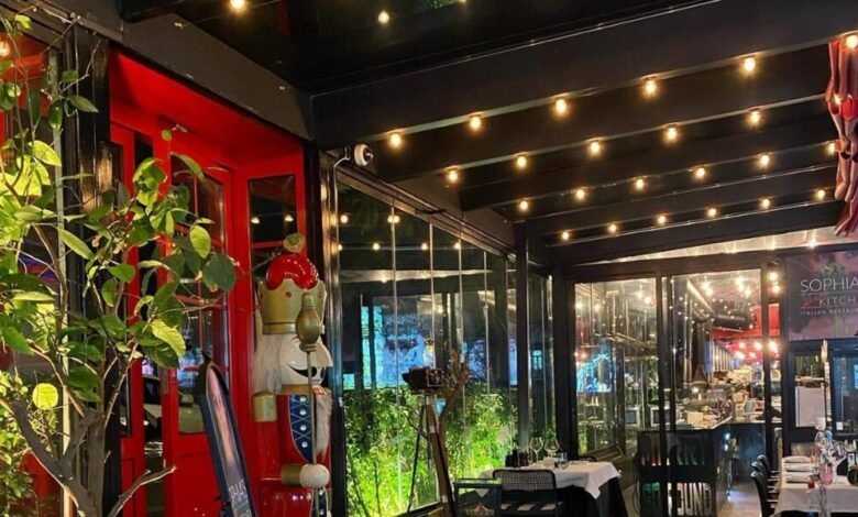 Smallville Hotel A Charming view and Distinctive Services