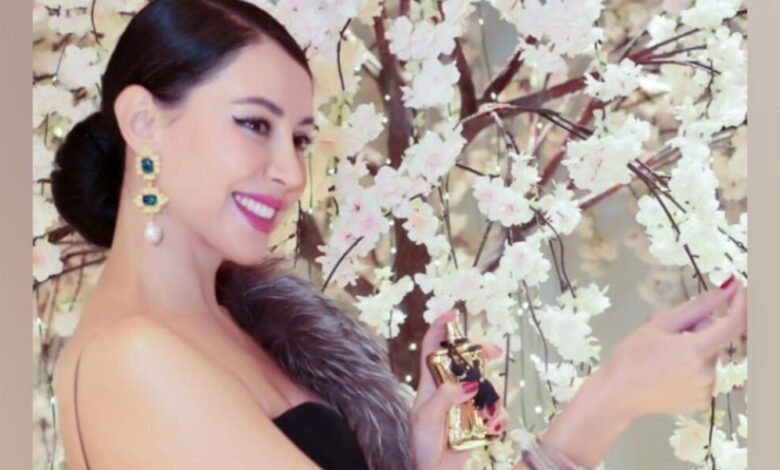 Supermodel Nesrin Sanad Mesmerizes Her Audience Attention