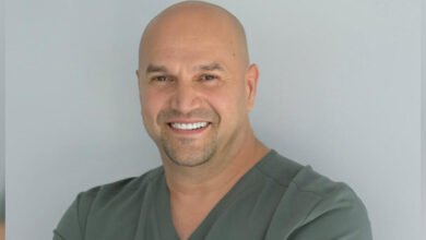 الدكتور آدم فيلالي يحصد جائزة أفضل طبيب أسنان في الولايات المتحدة الأمريكية لعام 2023