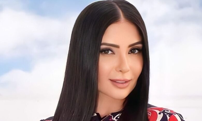 تفاعل منى زكي مع تصريحات ابنة الفنانة شويكار